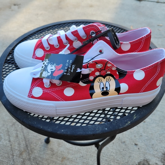 New Minnie Mouse shoes - Picture 4 of 5